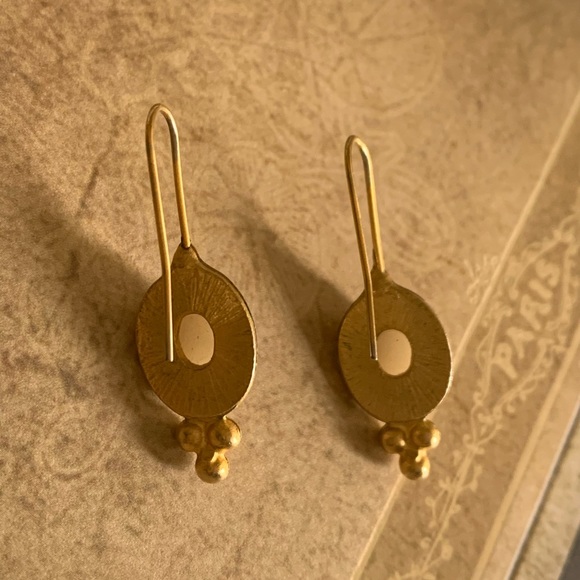 Glamorous Faux Pearl & Matte Gold Tone Hook Fashion Costume Earrings Wedding - Picture 6 of 6